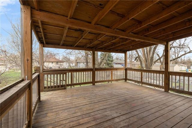 616 S Montclaire Drive, Olathe, KS 66061