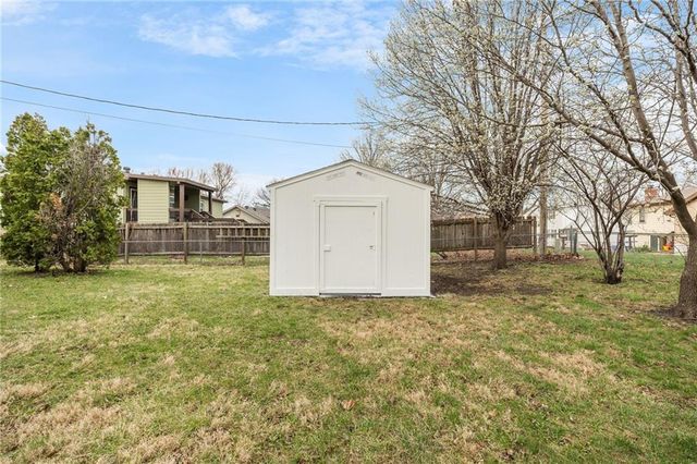 616 S Montclaire Drive, Olathe, KS 66061