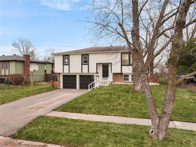 616 S Montclaire Drive, Olathe, KS 66061