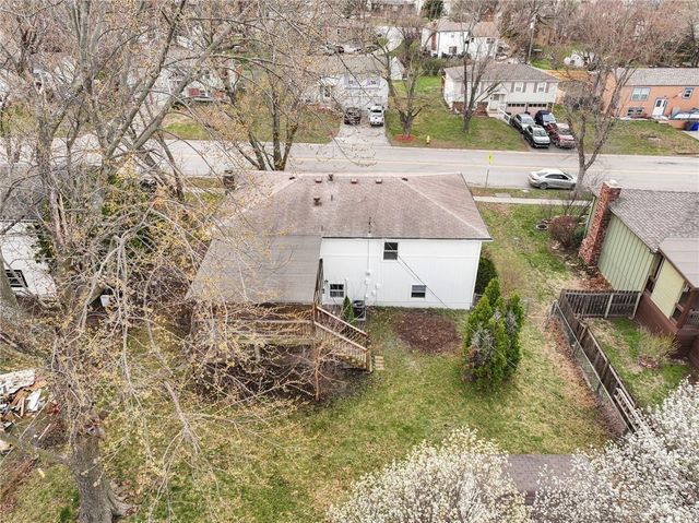 616 S Montclaire Drive, Olathe, KS 66061