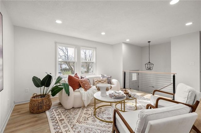 616 S Montclaire Drive, Olathe, KS 66061