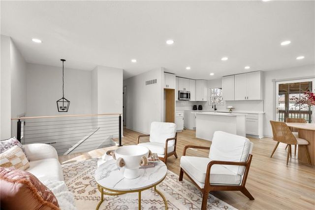 616 S Montclaire Drive, Olathe, KS 66061