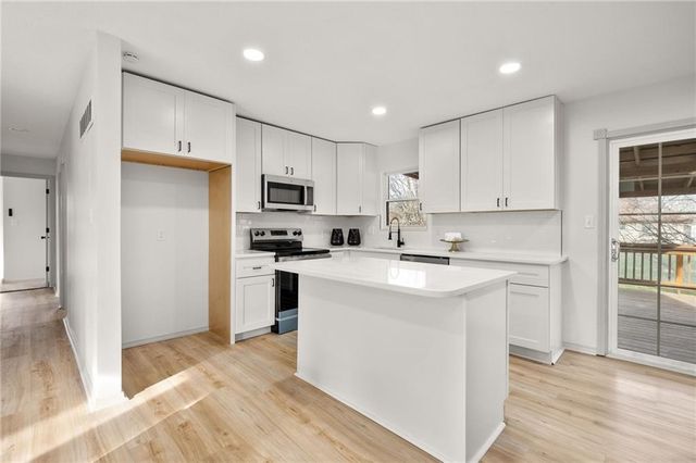 616 S Montclaire Drive, Olathe, KS 66061