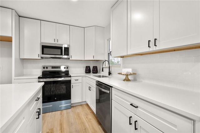 616 S Montclaire Drive, Olathe, KS 66061