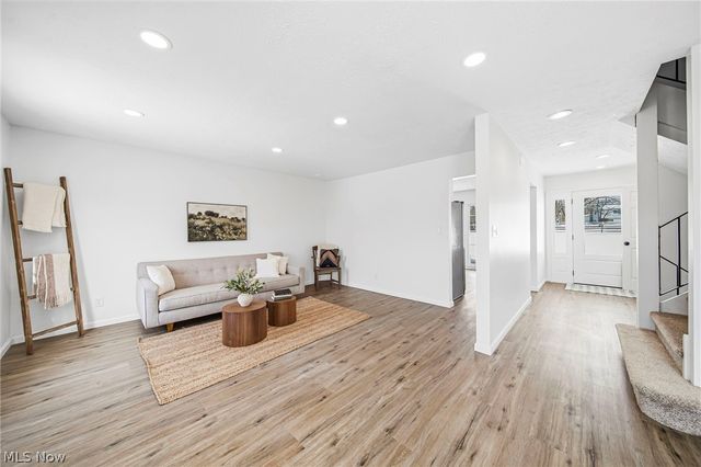 824 S Chillicothe Road 9, Aurora, OH 44202