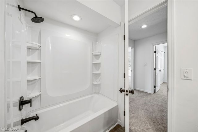 824 S Chillicothe Road 9, Aurora, OH 44202