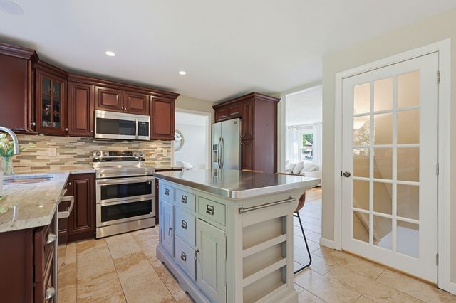 34 Zarek Dr, Attleboro, MA 02703