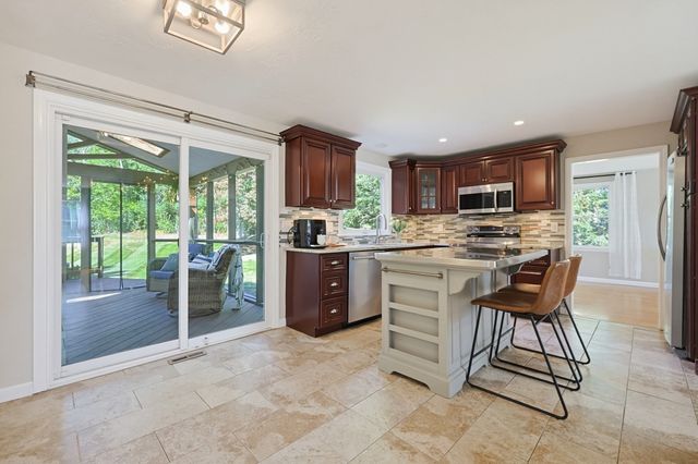 34 Zarek Dr, Attleboro, MA 02703