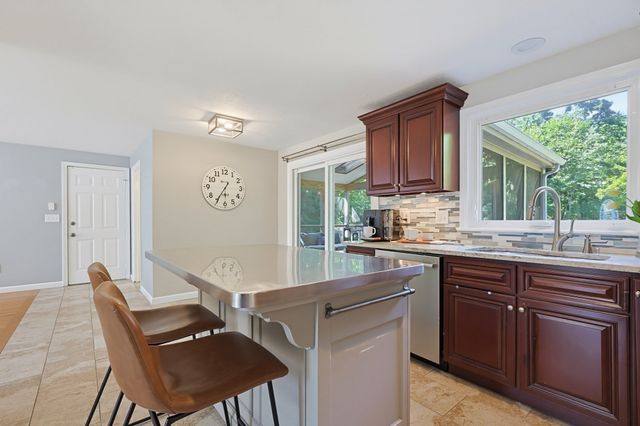 34 Zarek Dr, Attleboro, MA 02703