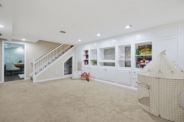 34 Zarek Dr, Attleboro, MA 02703