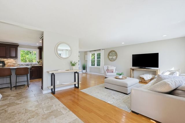 34 Zarek Dr, Attleboro, MA 02703