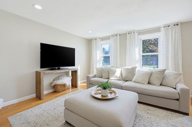 34 Zarek Dr, Attleboro, MA 02703