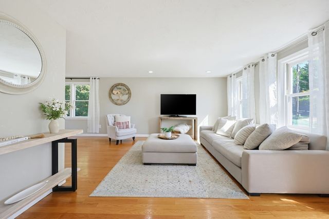 34 Zarek Dr, Attleboro, MA 02703