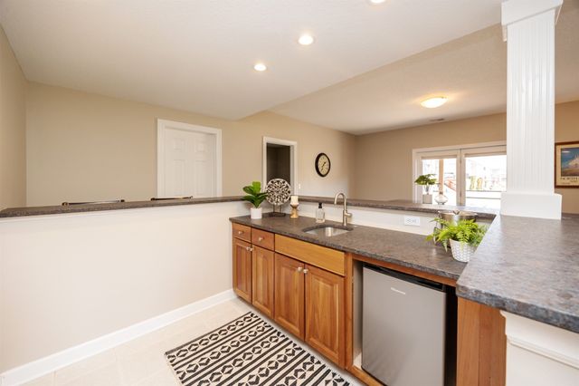 4611 153rd Street, Urbandale, IA 50323