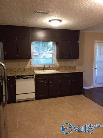 1027 Sharpsburg Drive, Huntsville, AL 35803