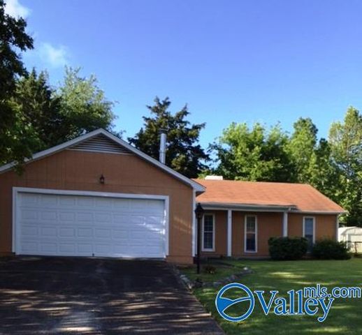 1027 Sharpsburg Drive, Huntsville, AL 35803