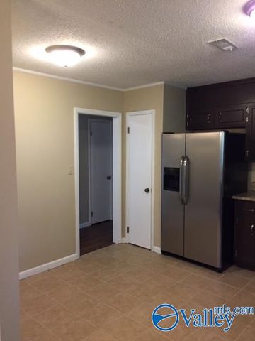 1027 Sharpsburg Drive, Huntsville, AL 35803