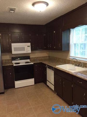 1027 Sharpsburg Drive, Huntsville, AL 35803