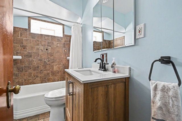 18010 Burnham Avenue, Lansing, IL 60438
