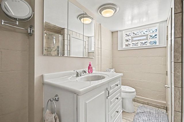 18010 Burnham Avenue, Lansing, IL 60438