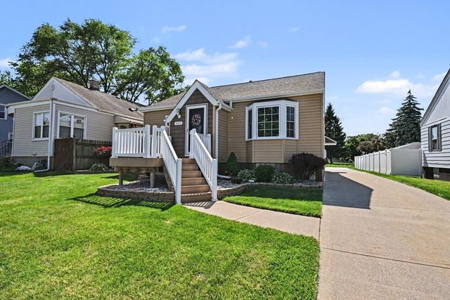 18010 Burnham Avenue, Lansing, IL 60438
