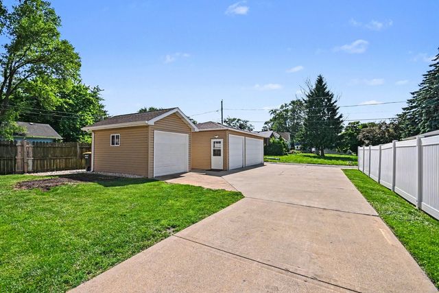18010 Burnham Avenue, Lansing, IL 60438
