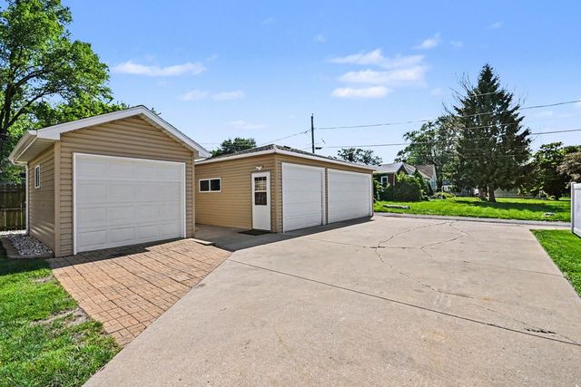 18010 Burnham Avenue, Lansing, IL 60438
