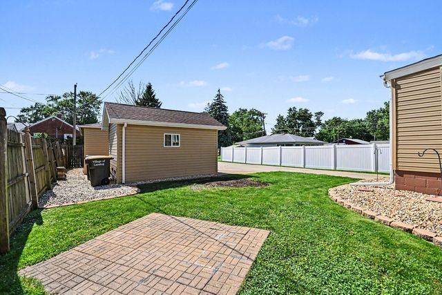 18010 Burnham Avenue, Lansing, IL 60438