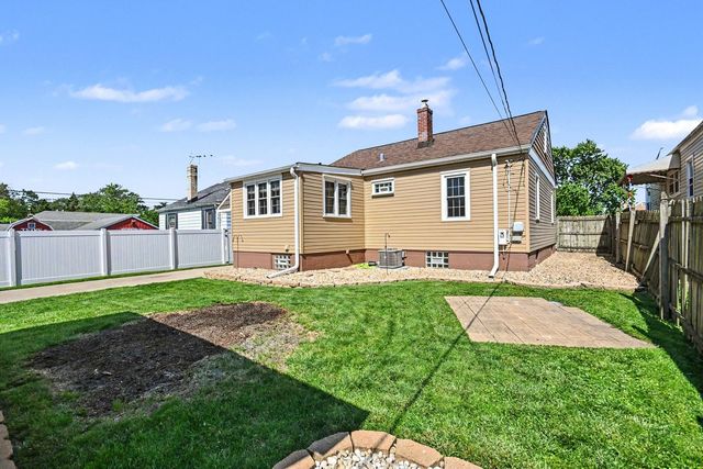 18010 Burnham Avenue, Lansing, IL 60438