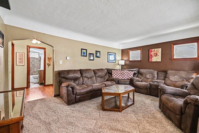 18010 Burnham Avenue, Lansing, IL 60438