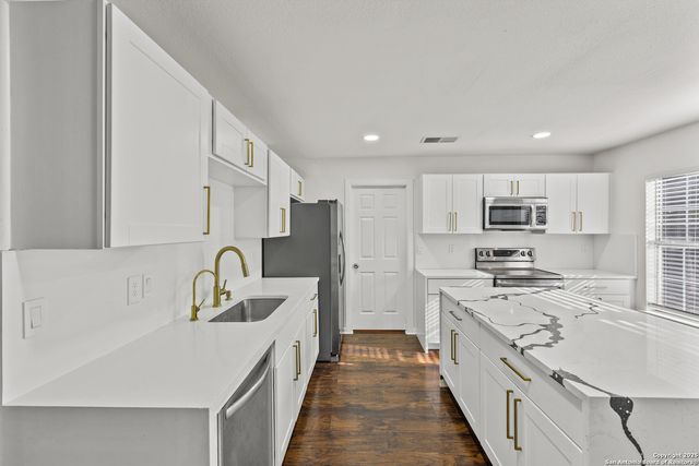 10003 silver, San Antonio, TX 78254