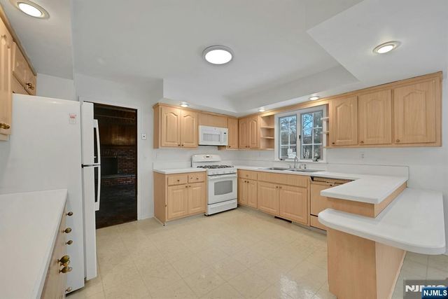 229 Allison Court, Englewood, NJ 07631