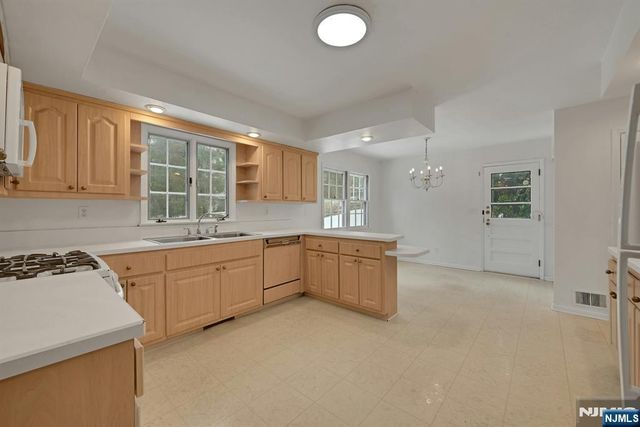229 Allison Court, Englewood, NJ 07631