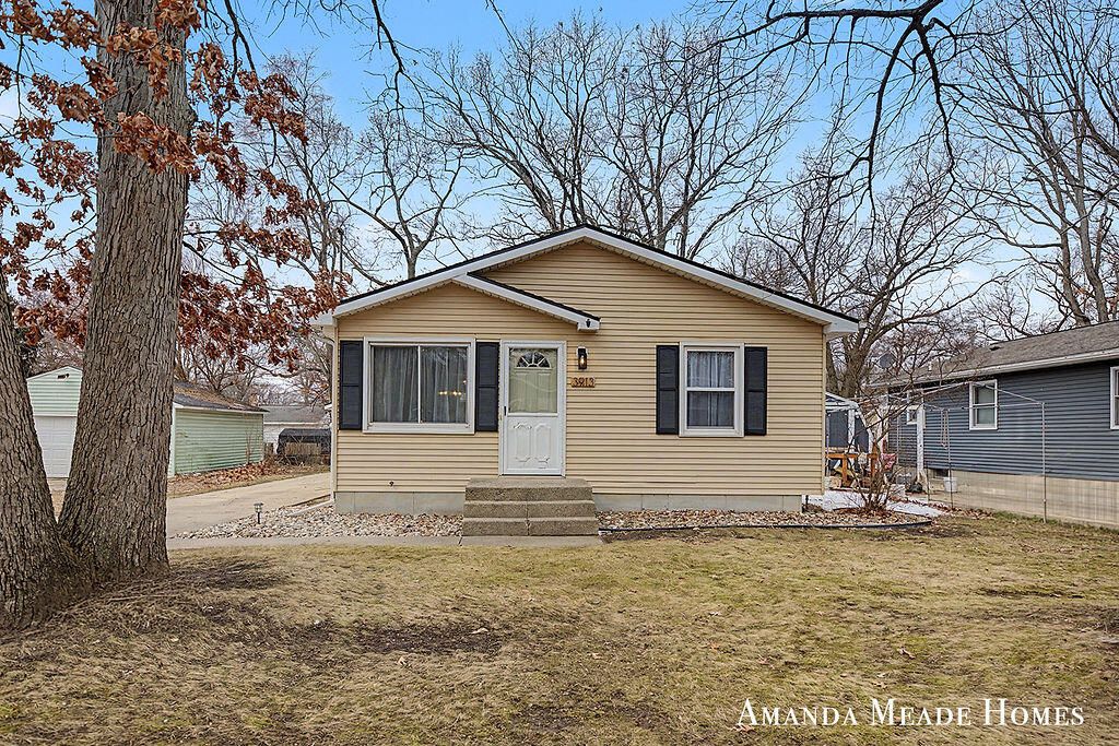 3913 Michael Avenue SW, Wyoming, MI 49509