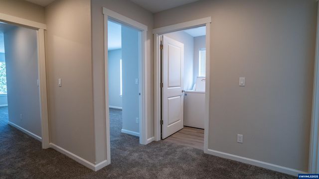 52 & 54 Sand Ridge Ct, Lebanon, OR 97355