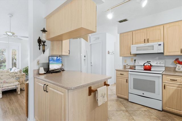 140 INLETS BOULEVARD 140, Nokomis, FL 34275