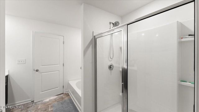 240 Summer Glenn Lane, Loudon, TN 37774