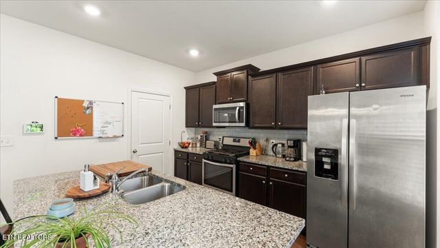 240 Summer Glenn Lane, Loudon, TN 37774