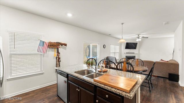 240 Summer Glenn Lane, Loudon, TN 37774