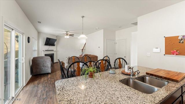 240 Summer Glenn Lane, Loudon, TN 37774