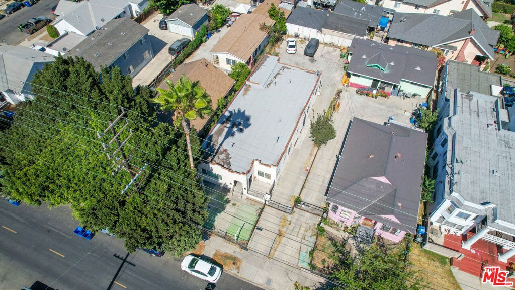 Image 4 of property listing at 4614 Wall Street, Los Angeles, CA 90011