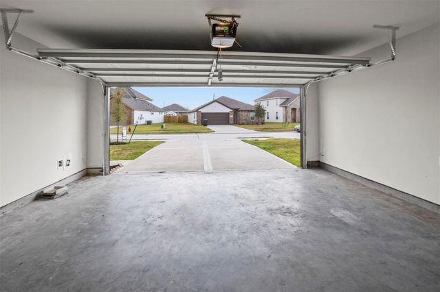30290 Kingston Heath Drive, Cleveland, TX 77327