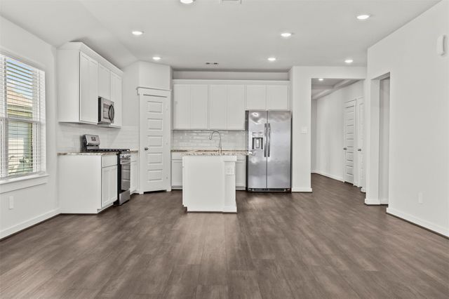 30290 Kingston Heath Drive, Cleveland, TX 77327