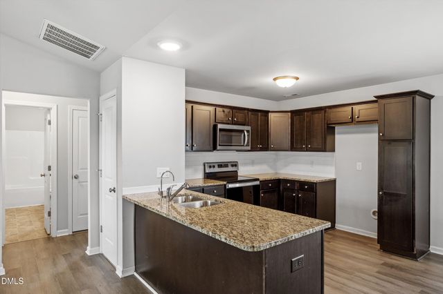 140 Denning Farms Lane, Benson, NC 27504