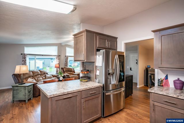 3355 Snow Peak Pl, Lebanon, OR 97355