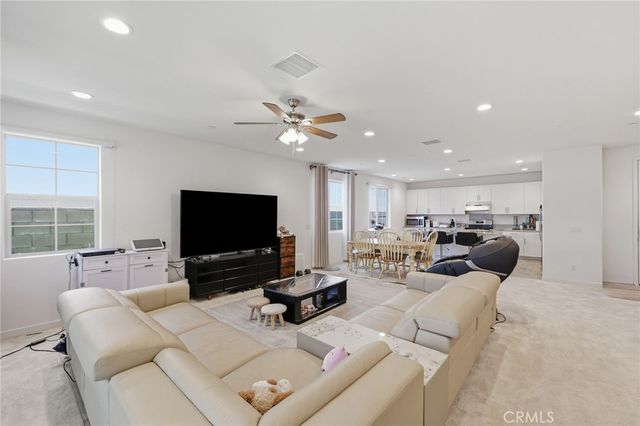 7022 Calla Lily 3, Fontana, CA 92336