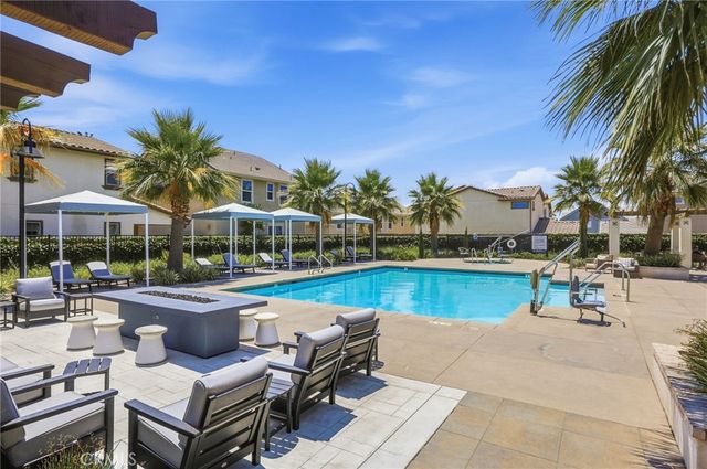 7022 Calla Lily 3, Fontana, CA 92336