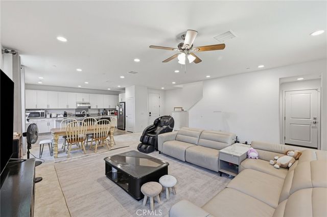 7022 Calla Lily 3, Fontana, CA 92336