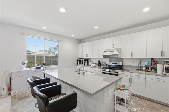 7022 Calla Lily 3, Fontana, CA 92336