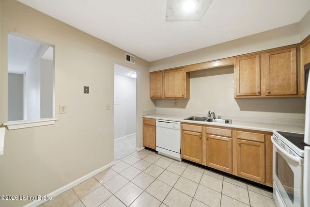 708 La Fontenay Ct, Louisville, KY 40223